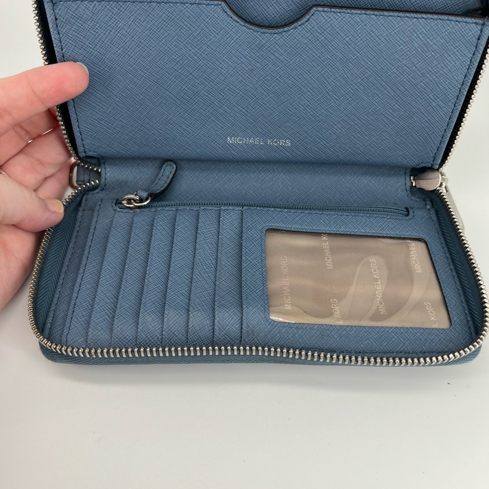 💙 Michael Kors Jet Set Travel Large Flat Multifunction Phone Case – Sky Blue 💙 - Picture 3 of 7